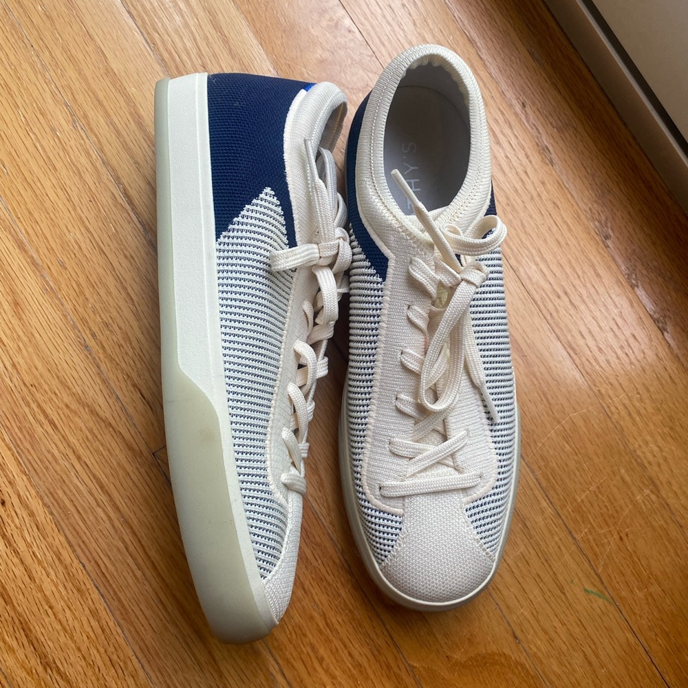 Rothy’s Women’s White and Blue The Lace Up Sneaker